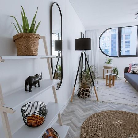 Stylish, Modern, Walk To Restaurants And Cbd Apartment Cape Town Bagian luar foto